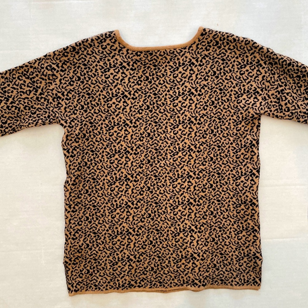 Tahari Leopard Print Knit Sweater size XS EUC - Picture 8 of 9